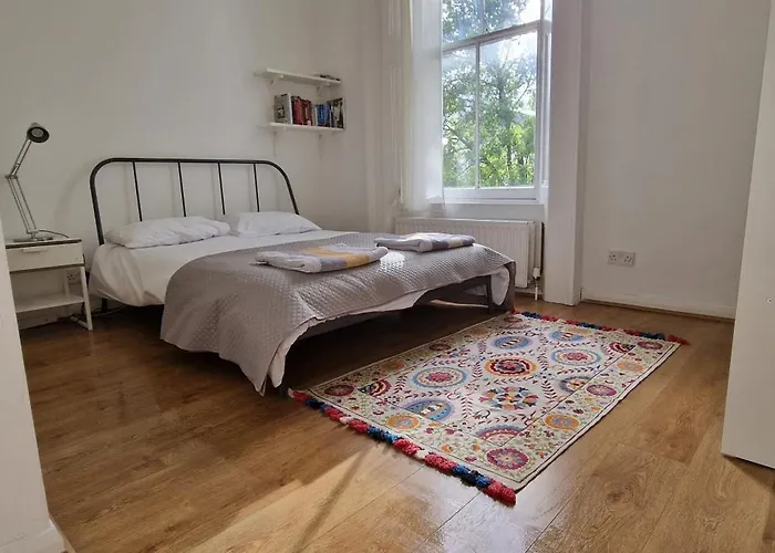 Primrose Hill - Charming, Cosy, 2 Double Bedrooms Apartment