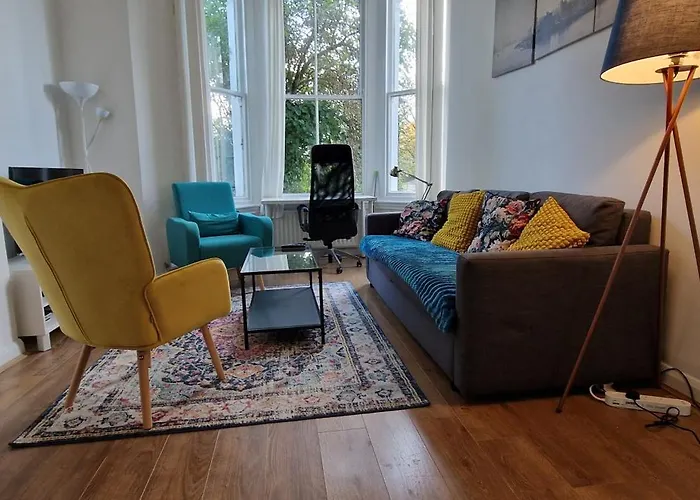 Primrose Hill - Charming, Cosy, 2 Double Bedrooms Apartment