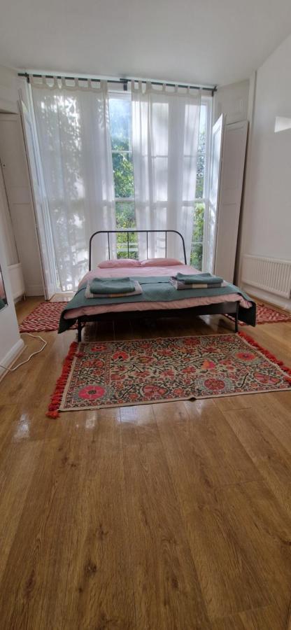 Primrose Hill - Charming, Cosy, 2 Double Bedrooms *