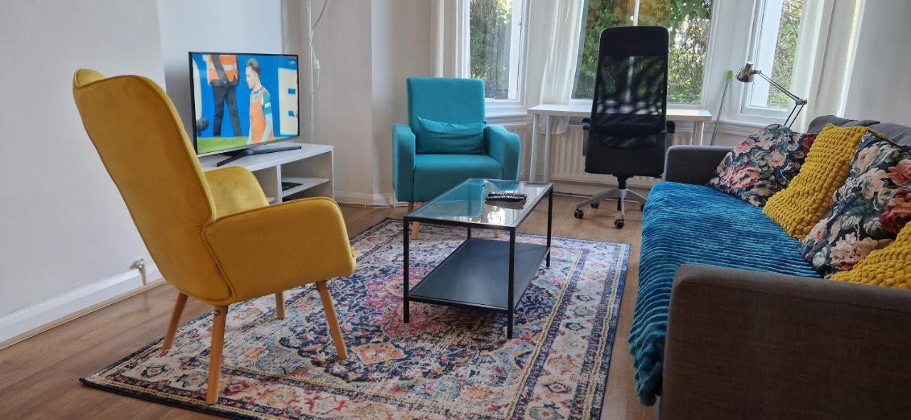 Primrose Hill - Charming, Cosy, 2 Double Bedrooms Apartment *